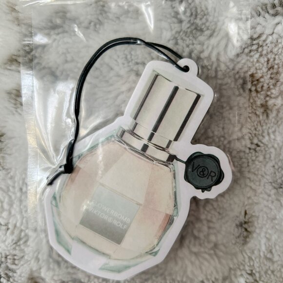 Viktor & Rolf 5-Piece Luxury Fragrance Set โ Good Fortune, Flowerbomb, Spicebomb - Picture 7 of 7